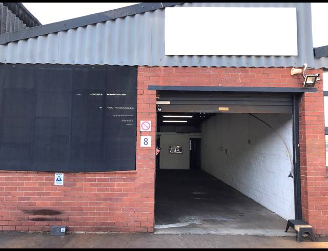 120M² WAREHOUSE TO LET IN NEW GERMANY